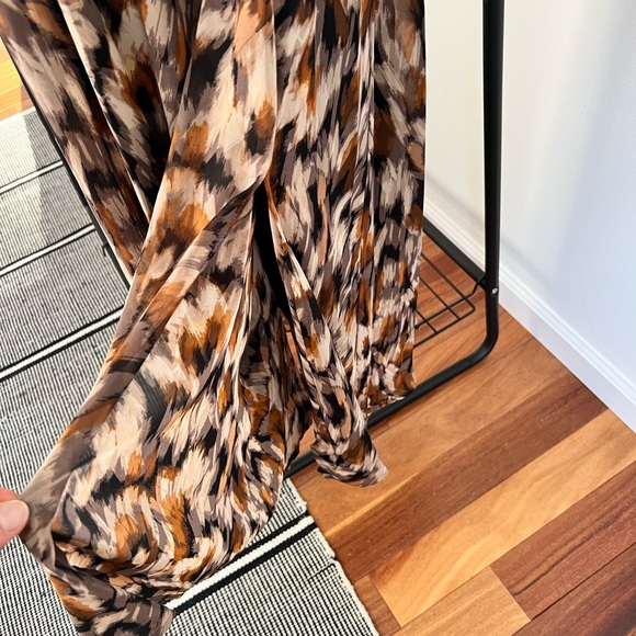 Steve Madden Allegra Flutter Sleeve Midi Dress - Picture 5 of 12